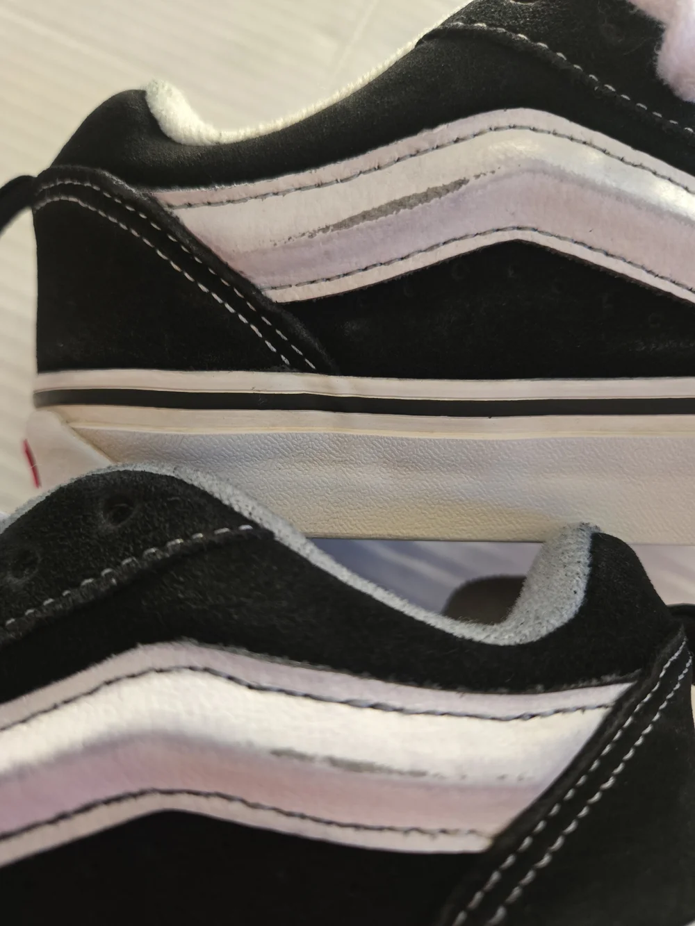 VANS Unisex Kids Black/White Low Top Lace-Up Sneakers Logo Accent Round Toe